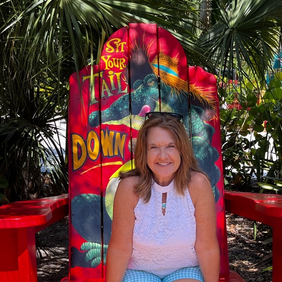 Meet your Posher, Julie - Picture 1 of 2